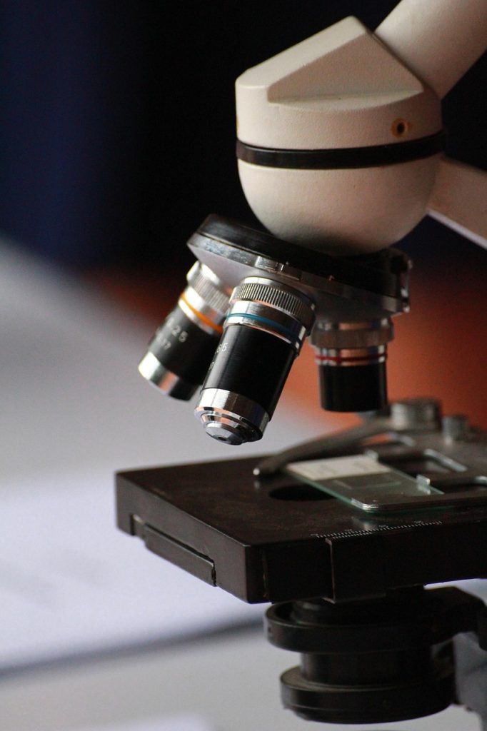 microscope, photomicroscope, ultramicroscope, science, scientific, object, white microscope, education, background, white, school, technology, work, symbol, table, beautiful wallpaper, medical, concept, macro, equipment, tool